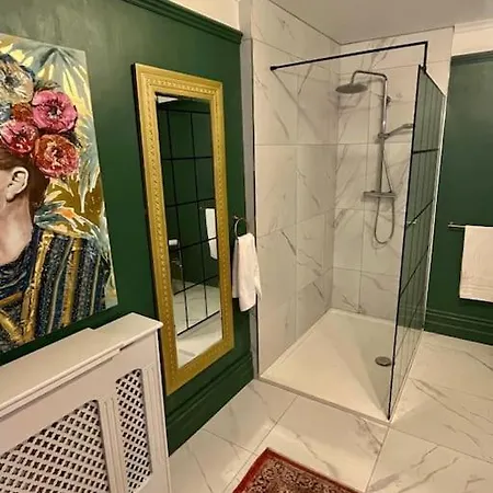 Tw O Connell Old World Irish Pub *